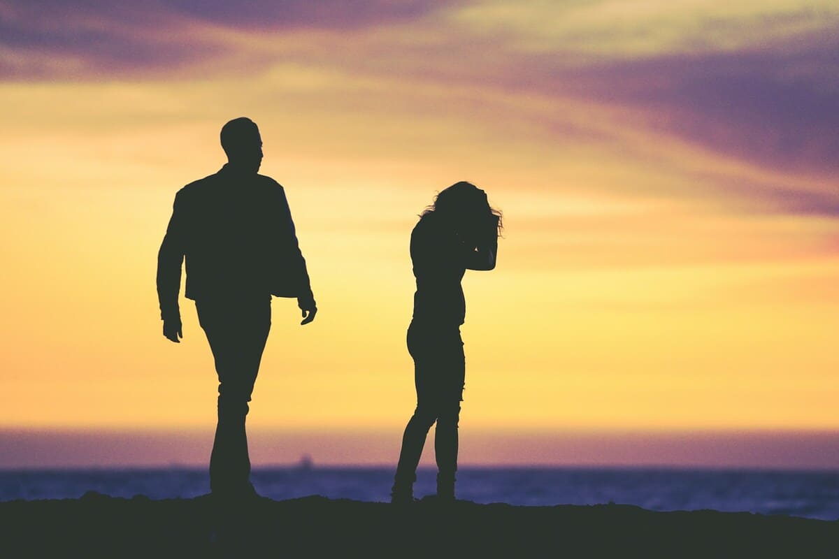 妻の浮気が発覚したときに取るべき行動：夫婦関係の修復・離婚・その後の人生まで完全解説