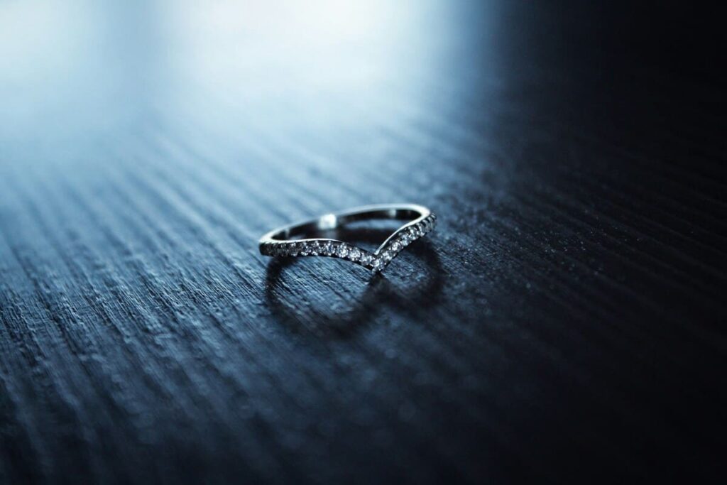 仮面夫婦とは？定義や特徴から続ける理由や行く末のリスクまで解説