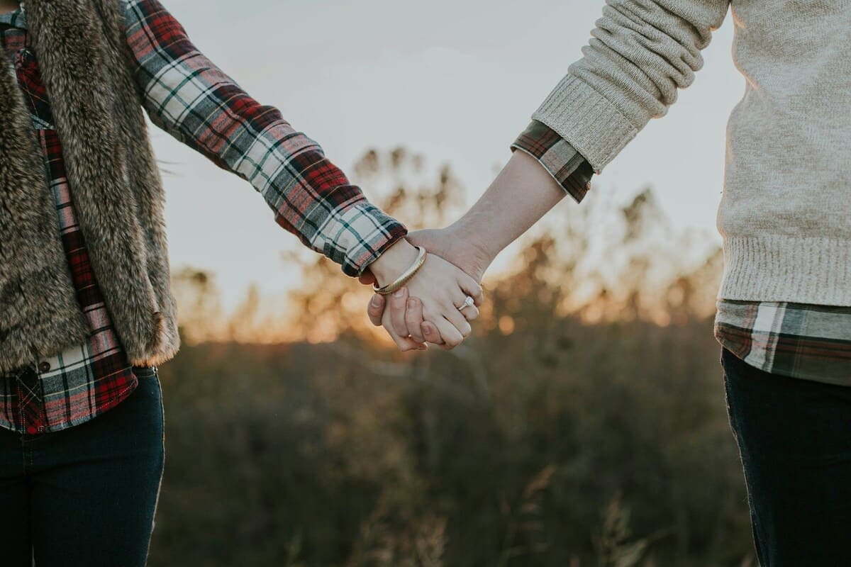不倫と浮気の違いとは?既婚者とカップルで不貞行為・慰謝料請求の線引きは変わる