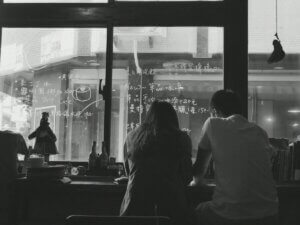 不倫現場とは？目撃した際の対処法やその後の流れについて
