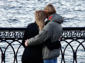 同窓会で起こりやすい不倫の実態！きっかけになりやすい理由と対処法