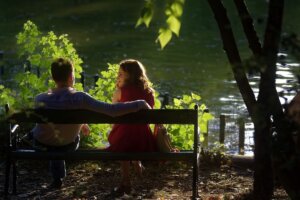 不倫の結末はどうなる？リスクとその後の影響・向き合い方を解説